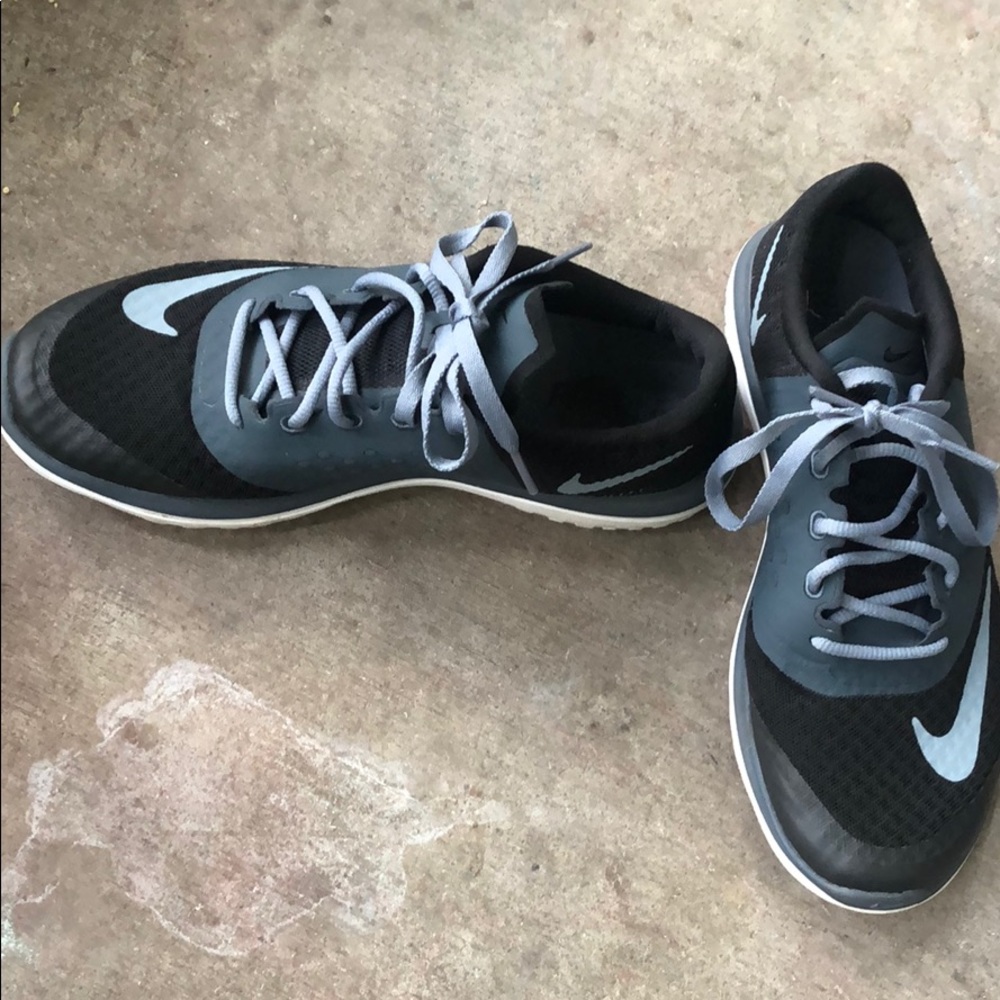 Nike Athletic shoes! Barely worn, lightweight. - Picture 2 of 4